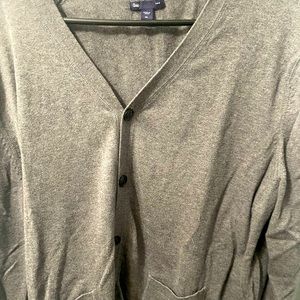 Size Xl gray sweater in great condition just don’t wear anymore